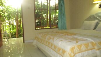 Adus Beach Inn
