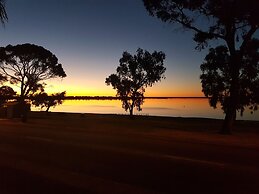 Barmera Lake Resort Motel