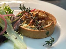 The Grand Oaks Resort