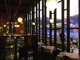 Man From Snowy River Hotel