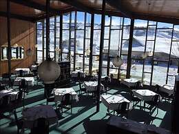 Man From Snowy River Hotel