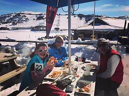 Man From Snowy River Hotel