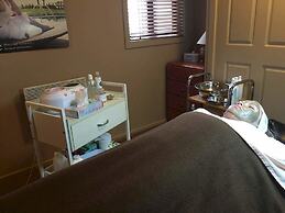 Man From Snowy River Hotel