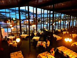 Man From Snowy River Hotel