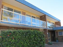 Chapman Court Holiday Units