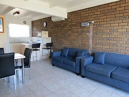 Chapman Court Holiday Units