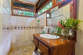 Ian Anderson's Caves Branch Adventure Co