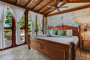 Ian Anderson's Caves Branch Adventure Co