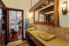 Ian Anderson's Caves Branch Adventure Co