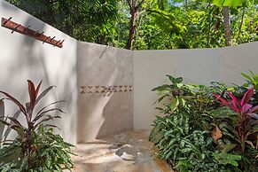 Ian Anderson's Caves Branch Adventure Co