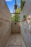 Ian Anderson's Caves Branch Adventure Co