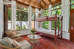 Ian Anderson's Caves Branch Adventure Co