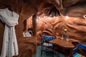 The Anniversary Inn Logan