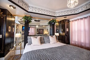 The Anniversary Inn Logan