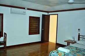 Ratu Kini Backpackers & Dive Resort