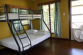 Ratu Kini Backpackers & Dive Resort