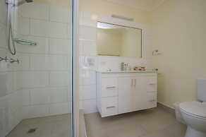 Magnetic Sunsets Resort