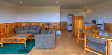 Islander Lodge Apartments