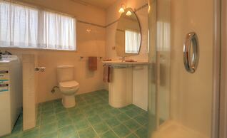 Islander Lodge Apartments