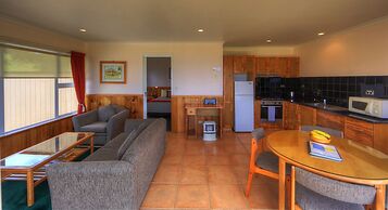 Islander Lodge Apartments