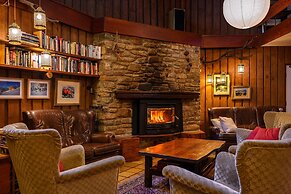 Kasees Apartments & Mountain Lodge