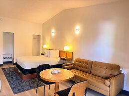 Sunshine Lodge