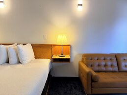Sunshine Lodge