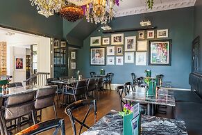 Black Ivy Hotel