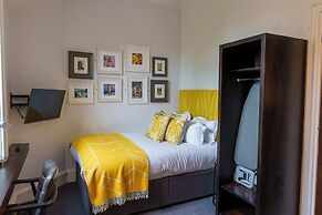 Black Ivy Hotel