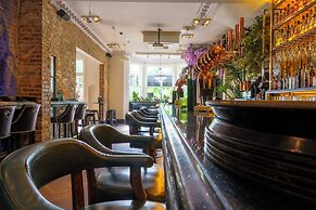 Black Ivy Hotel