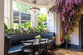 Black Ivy Hotel