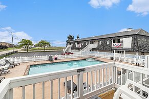 Snyder's Shoreline Inn