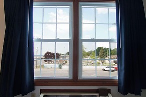 Snyder's Shoreline Inn