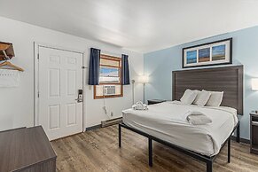 Snyder's Shoreline Inn