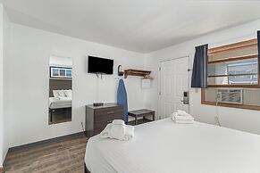 Snyder's Shoreline Inn