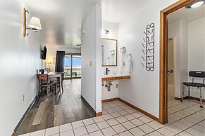 Snyder's Shoreline Inn