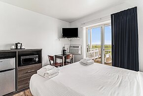 Snyder's Shoreline Inn