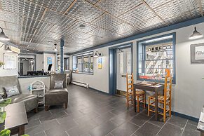 Snyder's Shoreline Inn