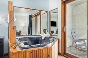 Snyder's Shoreline Inn