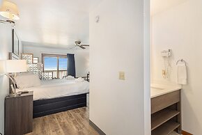 Snyder's Shoreline Inn