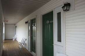 Snyder's Shoreline Inn