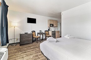 Snyder's Shoreline Inn