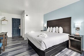 Snyder's Shoreline Inn