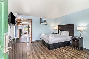 Snyder's Shoreline Inn