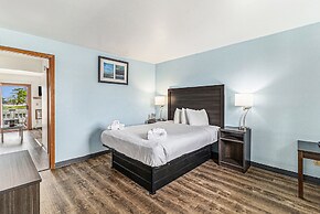 Snyder's Shoreline Inn