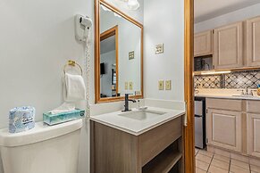 Snyder's Shoreline Inn