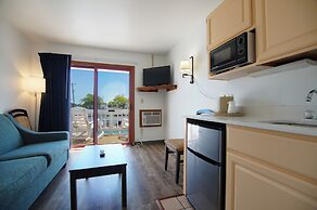 Snyder's Shoreline Inn