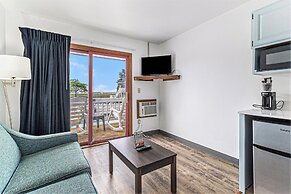 Snyder's Shoreline Inn