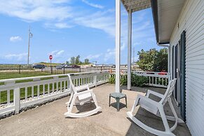 Snyder's Shoreline Inn