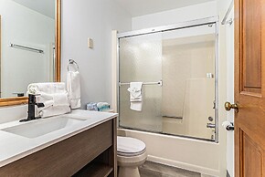 Snyder's Shoreline Inn